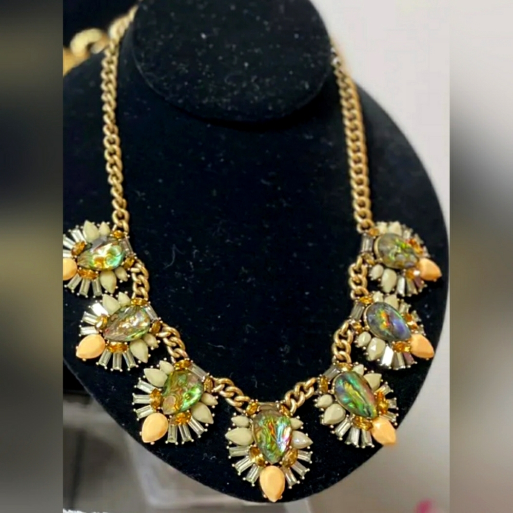 Stunning necklace Abalone Shell and gold tone